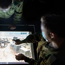 Soldados y un oficial de la Unidad 9900 de las Fuerzas de Defensa de Israel