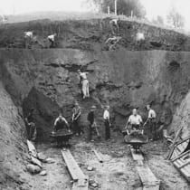 Excavaciones en Raknehaugen, Noruega, en 1939.