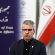 El portavoz del Ministerio de Asuntos Exteriores de Irán, Esmaeil Baghaei, concede una entrevista en Teherán (Irán) el 5 de abril de 2026, en medio del conflicto entre Estados Unidos, Israel e Irán.