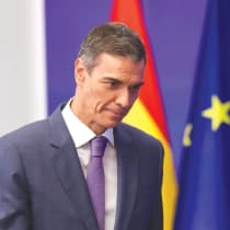 El primer ministro español, Pedro Sánchez, se marcha al término de una rueda de prensa antes de las vacaciones de verano, en Madrid, en julio. Según el autor, en las últimas semanas ha liderado medidas sin precedentes contra Israel.