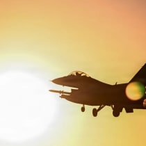 Un caza F-16 de la Fuerza Aérea de EE. UU. despega de una base en Oriente Medio, el 9 de julio de 2026