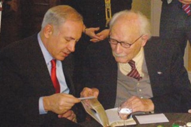 Netanyahu meets with Johan Van Hulst 311 (photo credit: Muriel Leeuwin)