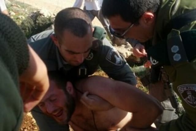 Esh Kodesh clashes 370 (photo credit: Tazpit News Agency)