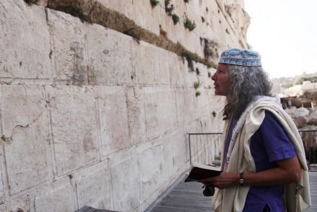 Woman prayer shawl Western Wall 395 (photo credit: Marc Israel Sellem)