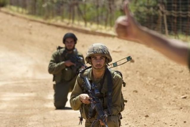 IDF soldier patrol 390