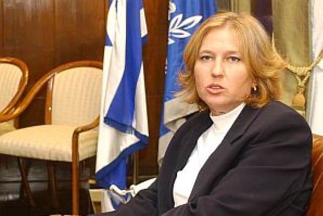 livni sits 298.88 (photo credit: Ariel Jerozolimski)