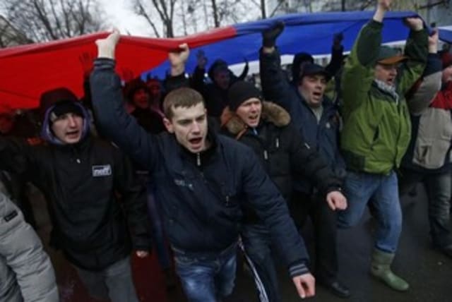 Pro-Russian supporters in Ukraine attend a rally in the Crimea. (photo credit: REUTERS)