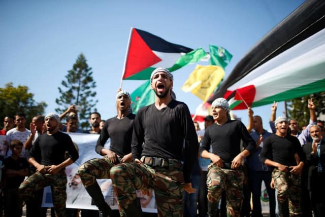 Palestinians parade during celebrations after Hamas said it reached a deal with Palestinian rival Fatah, in Gaza City, October 12, 2017. (photo credit: REUTERS/SUHAIB SALEM)
