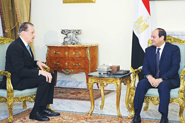 MIKE EVANS (left) meets with Egyptian President Abdel Fattah al-Sisi in Cairo earlier this year. (photo credit: Courtesy)