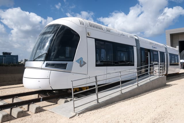 Tel Aviv light rail train car (photo credit: WIKIMEDIA COMMONS/YNHOCKEY)