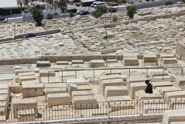Har HaMenuchot cemetery, Jerusalem (photo credit: Wikimedia Commons)
