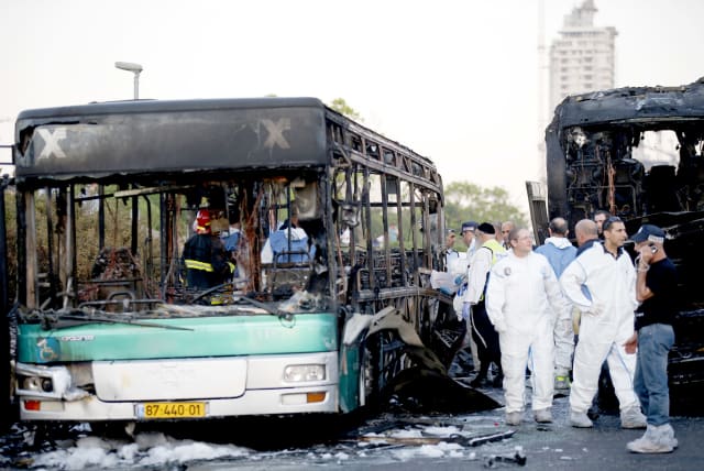 Police forensic experts work at the scene of a terrorist bombing attack in Talpiot, Jerusalem on April 18, 2016. An explosion tore through a bus and set a second bus on fire, wounding 21 people, two critically.  (photo credit: RONEN ZVULUN / REUTERS)
