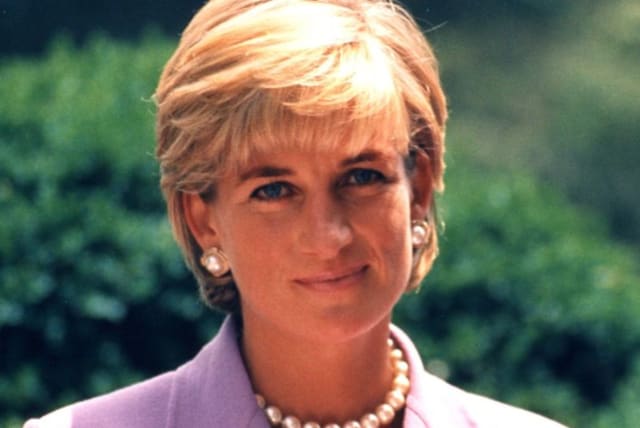 Princess Diana Princess of Wales 1997 Washington D.C. (Red Cross) Photo was on the cover of us news magazine and was the best selling issue in 70 years. (photo credit: WIKIMEDIA COMMONS JOHN MATHEW SMITH)