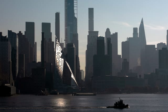 A tugboat passes the midtown Manhattan skyline on the Hudson River in the early morning in New York City (photo credit: REUTERS)