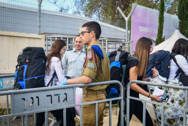 Young Israelis arrive to the Israeli army recruitment center at Tel Hashomer, outside of Tel Aviv on March 17, 2020. (photo credit: FLASH90)