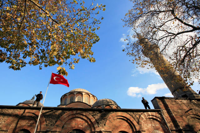 Turkish police officers stand guard on the top of the Kariye (Chora) museum in Istanbul (photo credit: REUTERS)