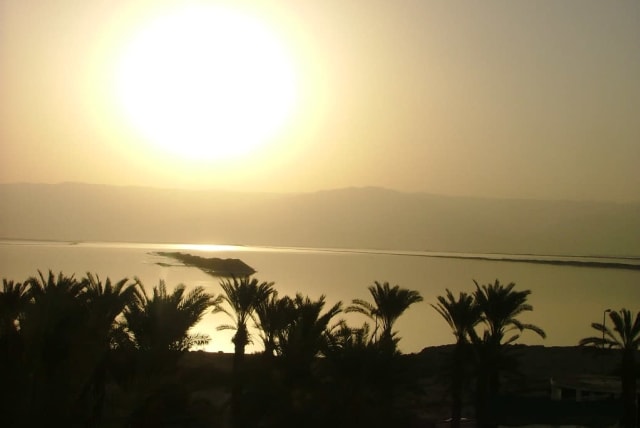 The sun rises over the Dead Sea, Israel (photo credit: Wikimedia Commons)