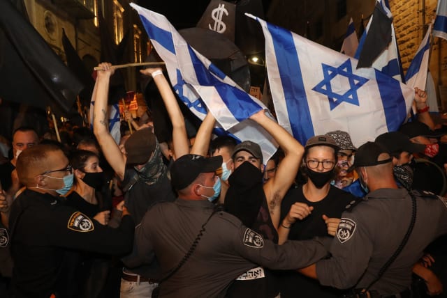 Israelis protest against Israeli prime minister Benjamin Netanyahu in Jerusalem on August 29, 2020 (photo credit: YONATAN SINDEL/FLASH90)
