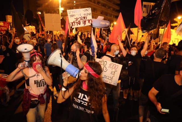 Anti-Netanyahu protesters gather at Balfour on October 17 (photo credit: MARC ISRAEL SELLEM)