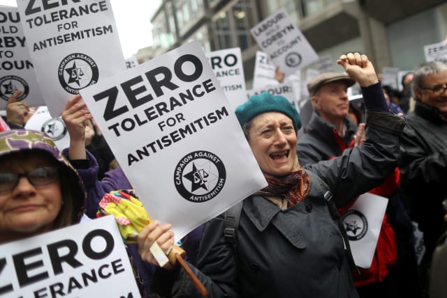 Demonstrators take part in an antisemitism protest outside the Labour Party headquarters in central London, Britain April 8, 2018. (photo credit: REUTERS/SIMON DAWSON)