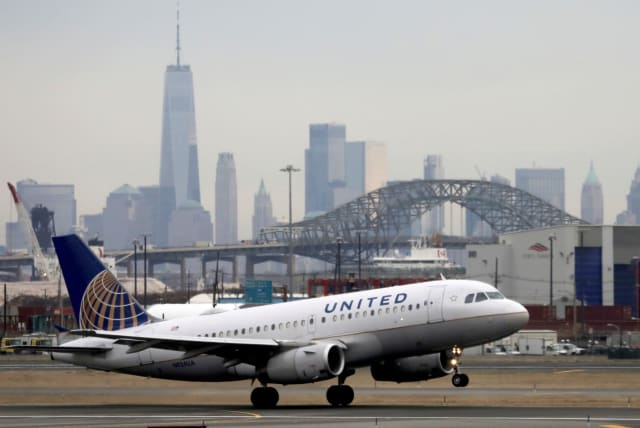   A United Airlines passenger jet takes off with New York City as a backdrop, at Newark Liberty International Airport, New Jersey, US December 6, 2019. (photo credit: REUTERS/CHRIS HELGREN)