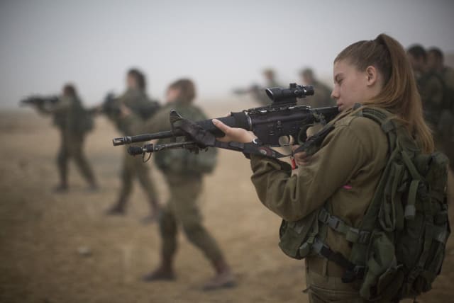 Soldiers of the Bardales Battalion prepare for urban warfare training on an early foggy morning, near Nitzanim in the Arava area of Southern Israel, on July 13, 2016. Formed in 2014, the Bardales Battalion is an infantry combat battalion of the Israel Defense Forces, composed of 50% female soldiers (photo credit: HADAS PARUSH/FLASH90)