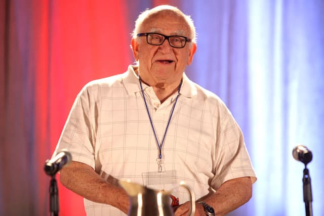  Ed Asner speaking at the 2012 Phoenix Comicon in Phoenix, Arizona. (photo credit: Wikimedia Commons)
