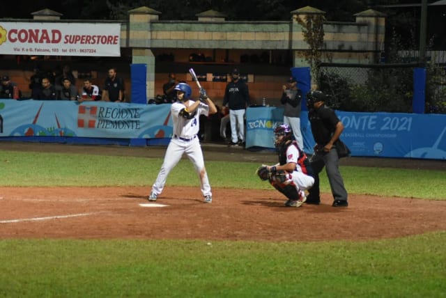   Joey Wagman knocks home the wining run after pitching 7 innings, allowing only one earned run and striking out 10 Czech batters  (photo credit: ISRAEL ASSOCIATION OF BASEBALL/ COURTESY)