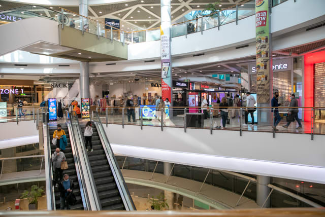  Closed down shops at the Azrieli shopping mall  on December 27, 2020, as Israel enters its 3rd nationawide lockdown, in an effort to prevent the spread of the Coronavirus.  (photo credit: YOSSI ALONI/FLASH90)