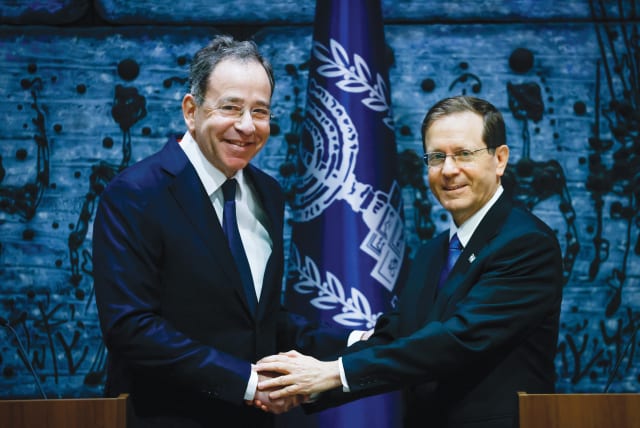 President Isaac Herzog shakes hands with US Ambassador to Israel Tom Nides at the ceremony at the President’s Residence in Jerusalem earlier this month at which the new ambassador presented his credentials. (photo credit: OLIVIER FITOUSSI/FLASH90)