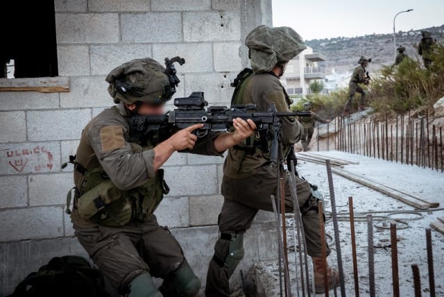   A soldier from the elite anti-guerrilla unit EGOZ in a training exercise. (photo credit: IDF SPOKESPERSON'S UNIT)