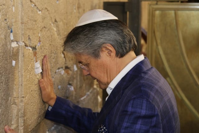  The President of Ecuador, Guillermo Lasso at the Western Wall, May 10,2022. (photo credit: THE WESTERN WALL HERITAGE FOUNDATION)