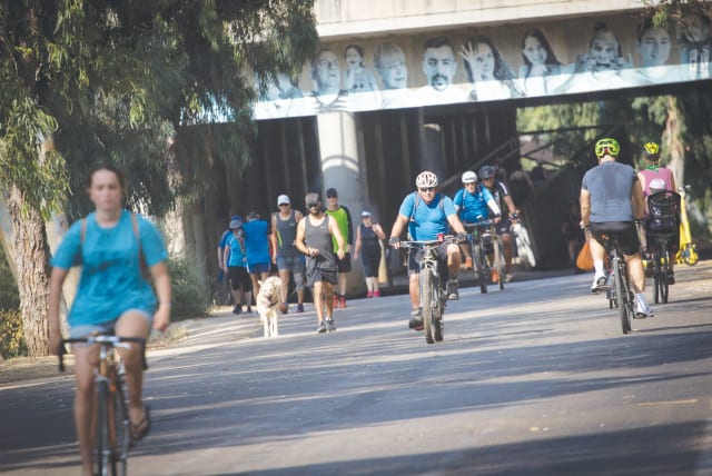  CYCLING IN Tel Aviv’s Yarkon Park.  (photo credit: MIRIAM ALSTER/FLASH90)