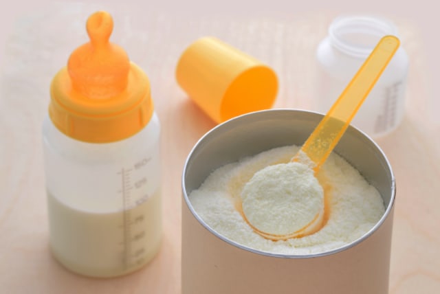 Breast milk has been prove to be more beneficial than baby formula. (photo credit: igra.design/SHUTTERSTOCK)
