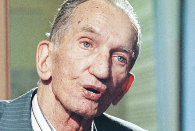  JAN KARSKI gestures doing a Reuters TV interview in 1997 at the Wannsee villa in Berlin, where in 1942, Hitler's deputies plotted the Final Solution to murder Europe's Jews. (photo credit: REUTERS)