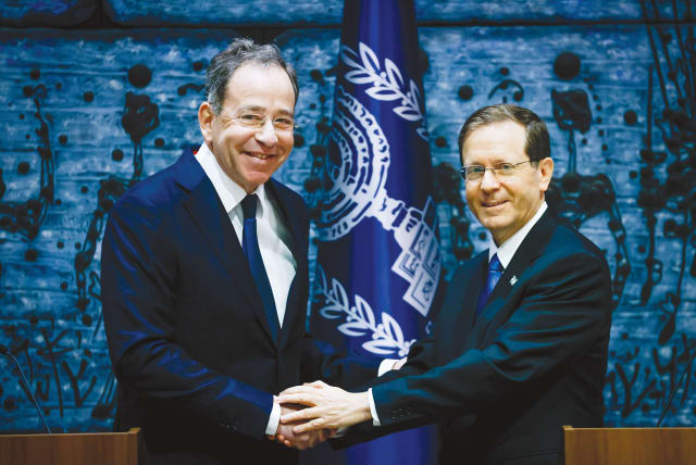  US AMBASSADOR to Israel Tom Nides meets with President Isaac Herzog. The ambassador has applied pressure on Israel to pass legislation to enter the Visa Waiver Program. (photo credit: OLIVIER FITOUSSI/FLASH90)