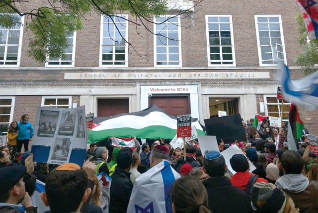  A BDS demonstration outside the School of Oriental and African Studies in London. (photo credit: Philafrenzy/WIKIPEDIA)