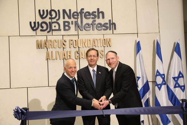  Tony Gelbart (left) and Rabbi Yehoshua Fass (right) with President Isaac Herzog at the opening of the Nefesh B’Nefesh Aliyah Campus in Jerusalem on November 15, 2021. (photo credit: ELI DASSA)