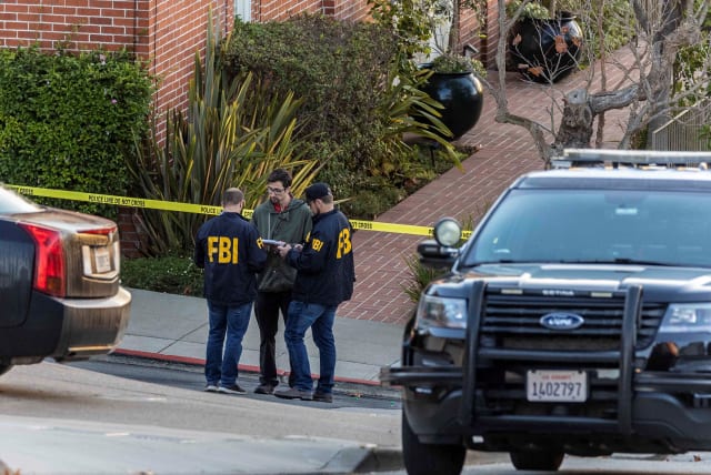  FBI agents work outside the home of US House Speaker Nancy Pelosi where her husband Paul Pelosi was violently assaulted after a break-in at their house, according to a statement from her office, in San Francisco, California, US, October 28, 2022. (photo credit: REUTERS/CARLOS BARRIA)