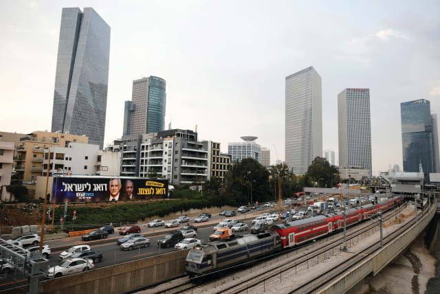  Tel Aviv traffic (photo credit: AMIR COHEN/REUTERS)