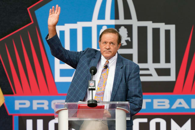  Former ESPN anchor Chris Berman speaks during the Pro Football HOF Centennial Class of 2020 enshrinement ceremonies in Canton, Ohio, Aug. 7, 2021.  (photo credit: MSA/Icon Sportswire via Getty Images)