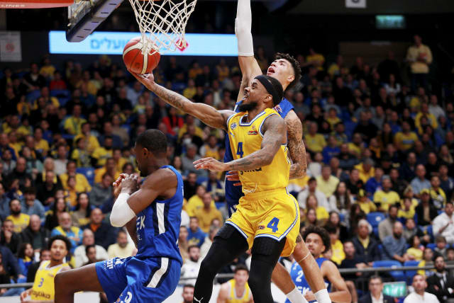 MACCABI TEL AVIV guard Lorenzo Brown goes to the basket for two of his 17 points in the yellow-and-blue’s 105-89 State Cup quarterfinal win over Bnei Herzliya. (photo credit: Kobi Eliyahu)
