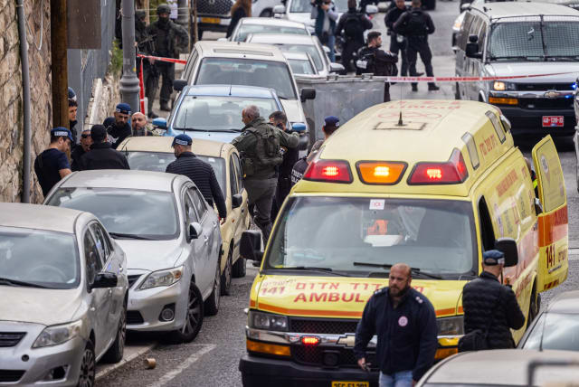  Police and rescue personnel at the scene of a shooting attack in the City of David, in East Jerusalem, on January 28, 2023. (photo credit: YONATAN SINDEL/FLASH90)
