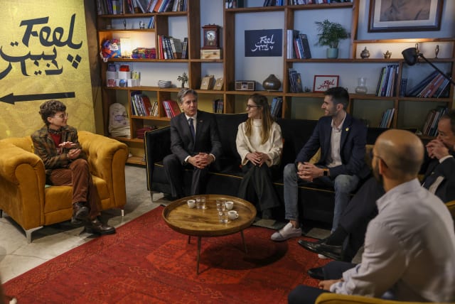  US Secretary of State Antony Blinken US ambassador to Israel Thomas Nides meet with Israeli emerging leaders at "Feel Beit", an Israeli-Palestinian art and culture collective in Jerusalem, January 31, 2023.  (photo credit: RONALDO SCHEMIDT/POOL VIA REUTERS)