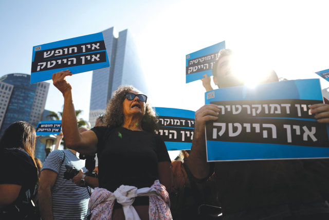  HI-TECH SECTOR workers hold signs saying ‘No democracy, no hi-tech’ as they demonstrate against proposed judicial reforms in Tel Aviv, last week. (photo credit: CORINNA KERN/REUTERS)