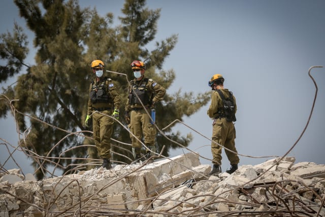  Israeli Home Front Command soldiers take part in a defence drill simulating a building collapse in the northern Israeli city of Tzfat, September 7, 2020. (photo credit: DAVID COHEN/FLASH 90)