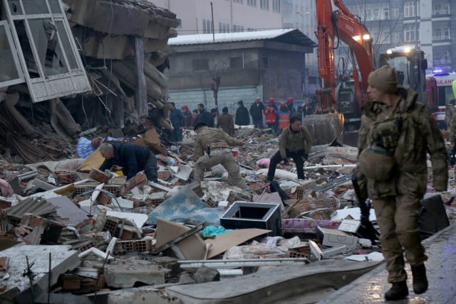  People search for survivors under the rubble following an earthquake in Diyarbakir, Turkey February 6, 2023. (photo credit: Sertac Kayar/Reuters)
