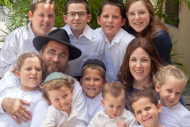  Henya Fetterman surrounded by her family. (photo credit: CHABAD.ORG)