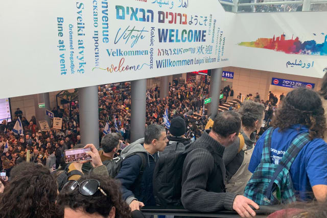  A huge crowd of people are seen flooding the Yitzhak Navon train station in Jerusalem as they head as protesters head to demonstrate against Israel's judicial reform, on February 13, 2023. (photo credit: NOEMI SZAKACS)