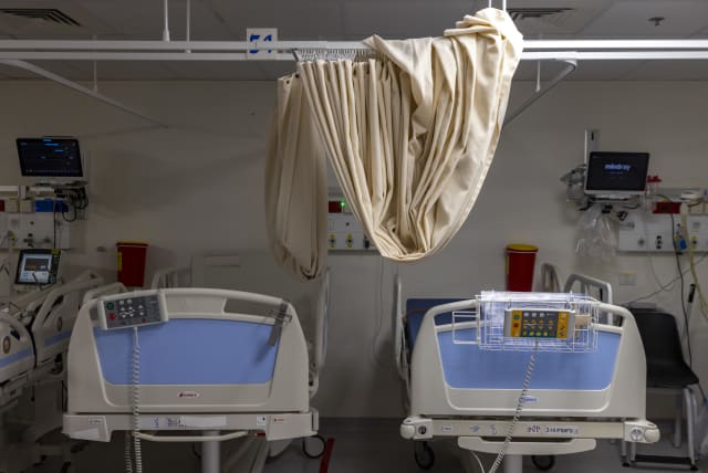  Empty beds in the intensive care unit at the Coronavirus ward of Shaare Zedek hospital in Jerusalem on October 14, 2021.  (photo credit: OLIVIER FITOUSSI/FLASH90)
